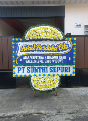 Papan Bunga Duka di Pantai Amal