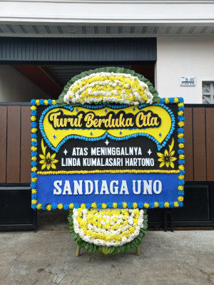 Papan Bunga Duka di Pantai Amal